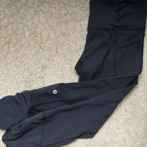 Lulu Lemon black capris with pockets!